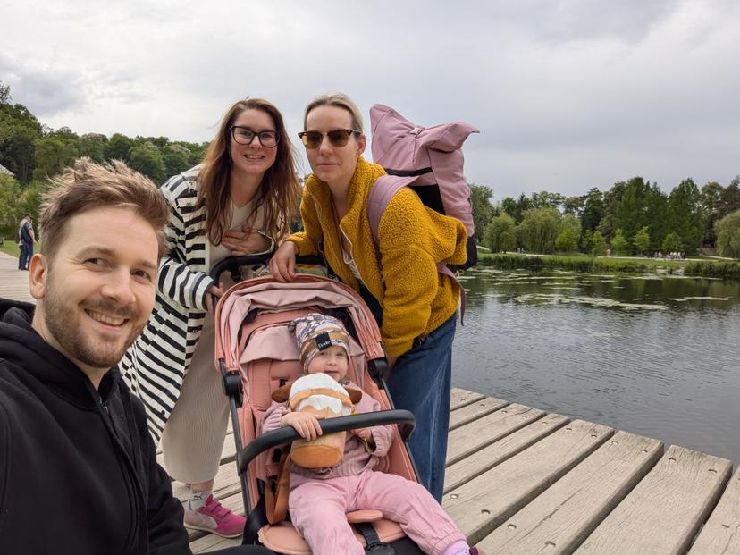 Patrik with wife, sister, and daughter by the lake